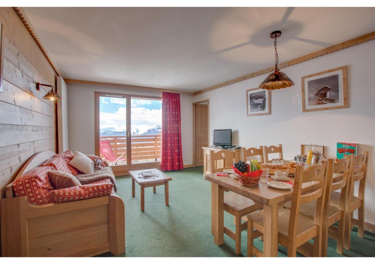 2 room alcove apartment