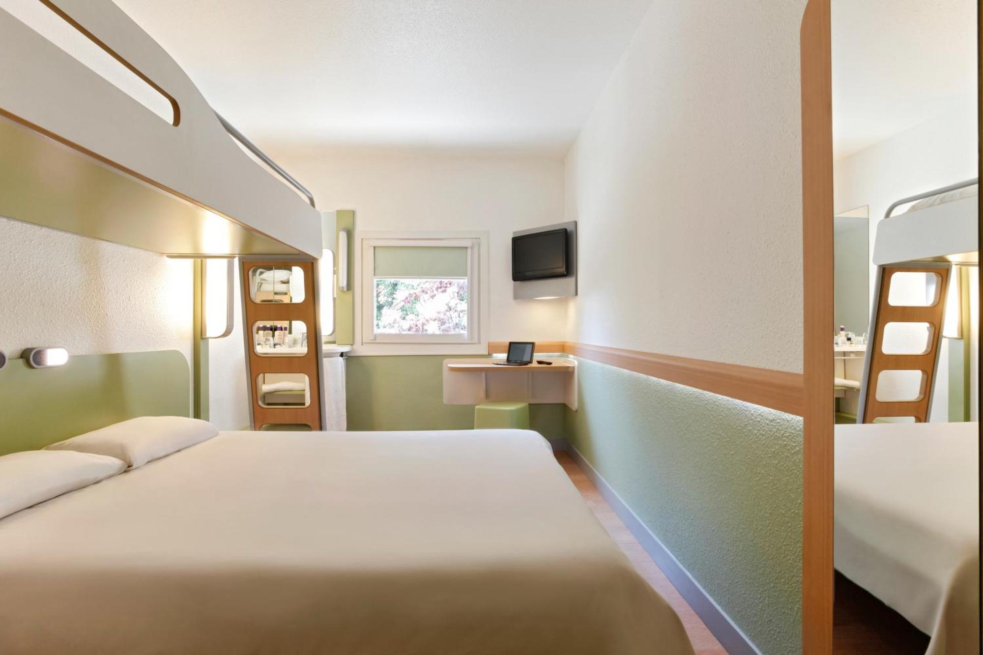 Two Adjacent Standard Double Rooms non connecting