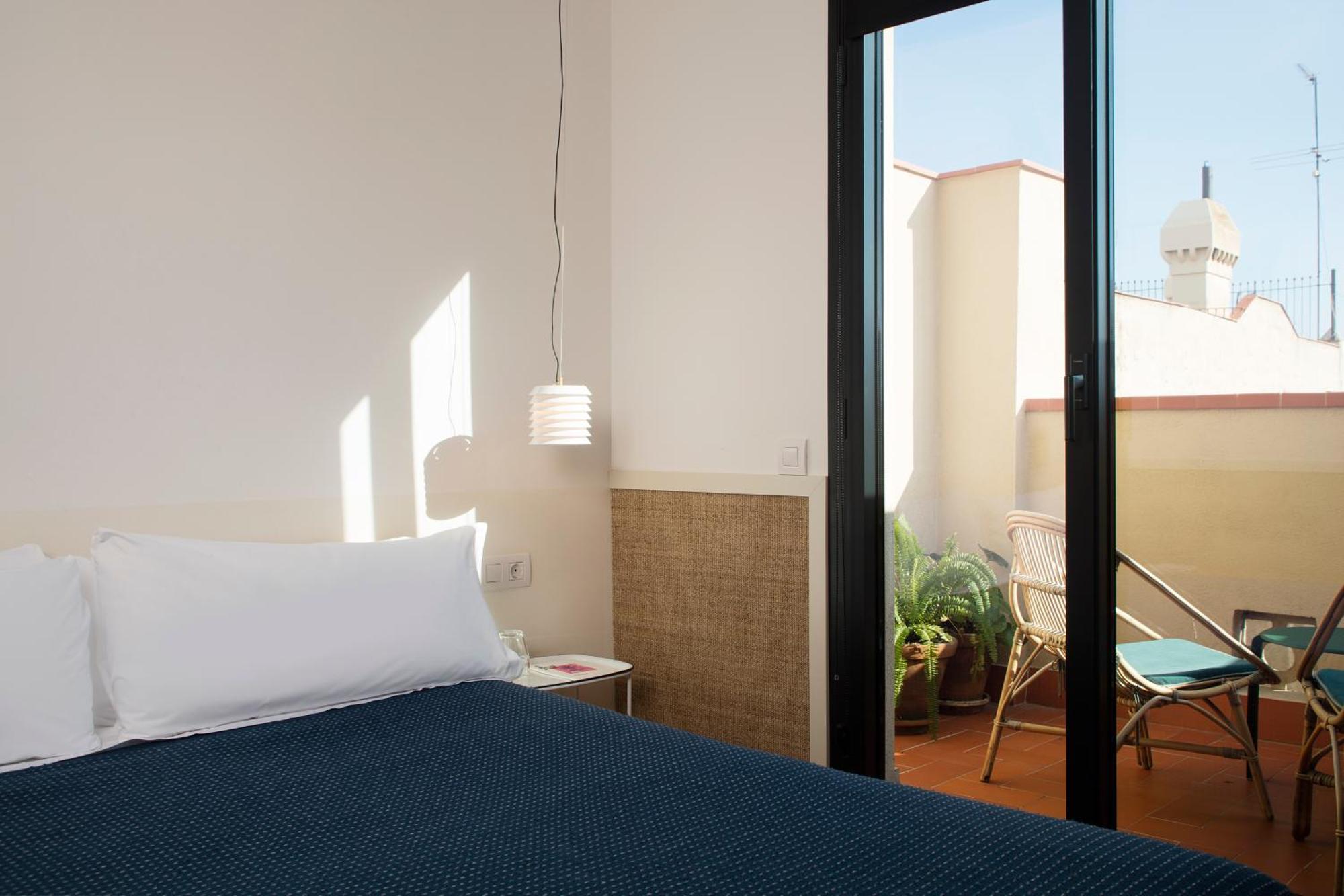 Small Double Room with Terrace,435451422:JPEG