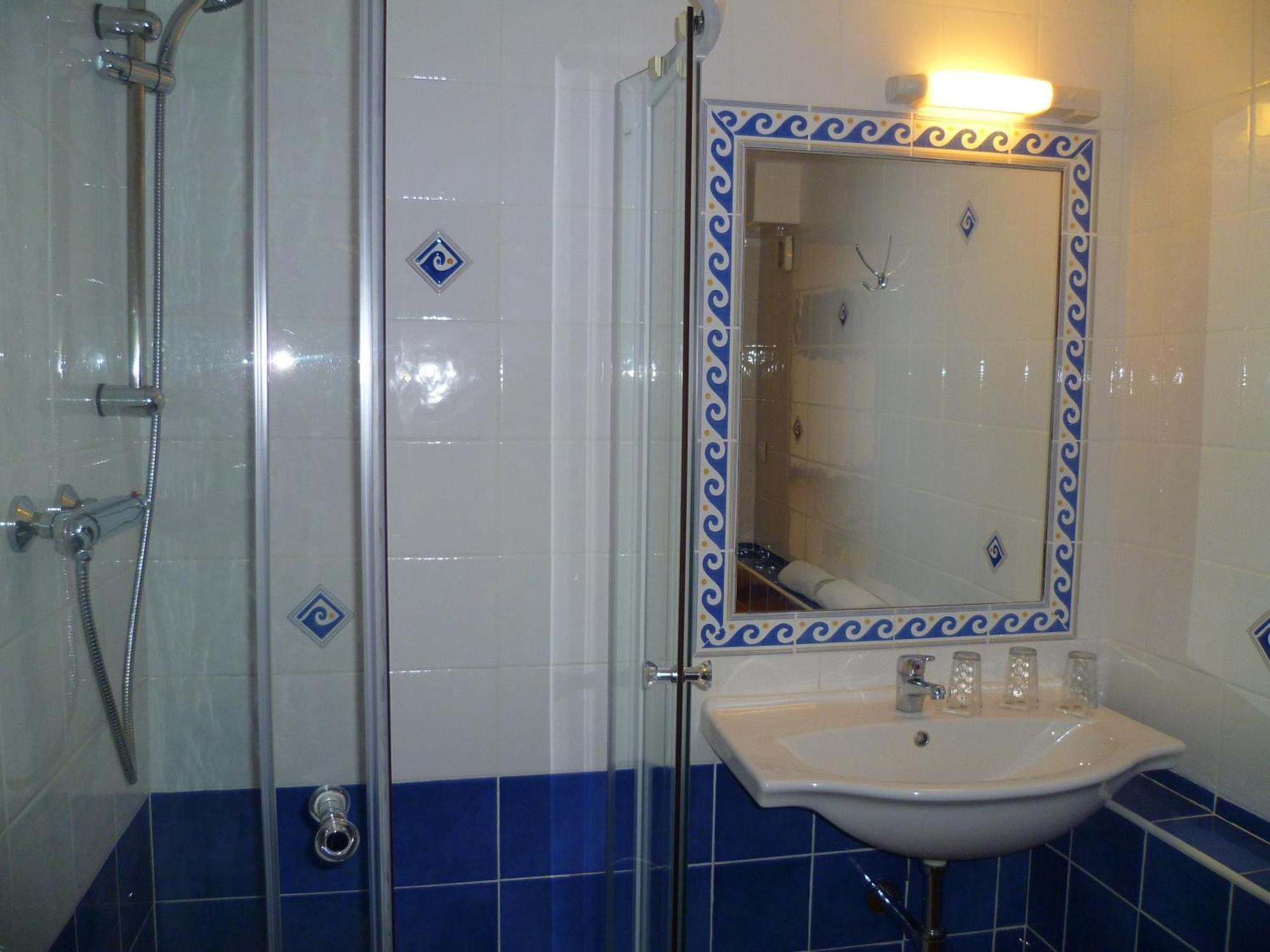 2 Chambres Communicantes (5 Personnes)