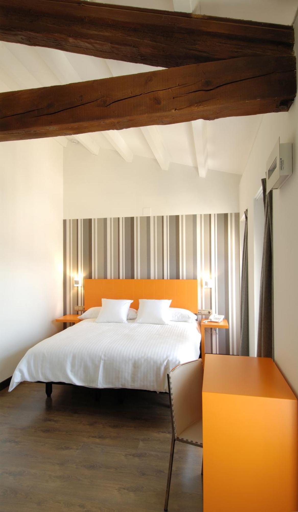 Single Room,710415187:JPEG