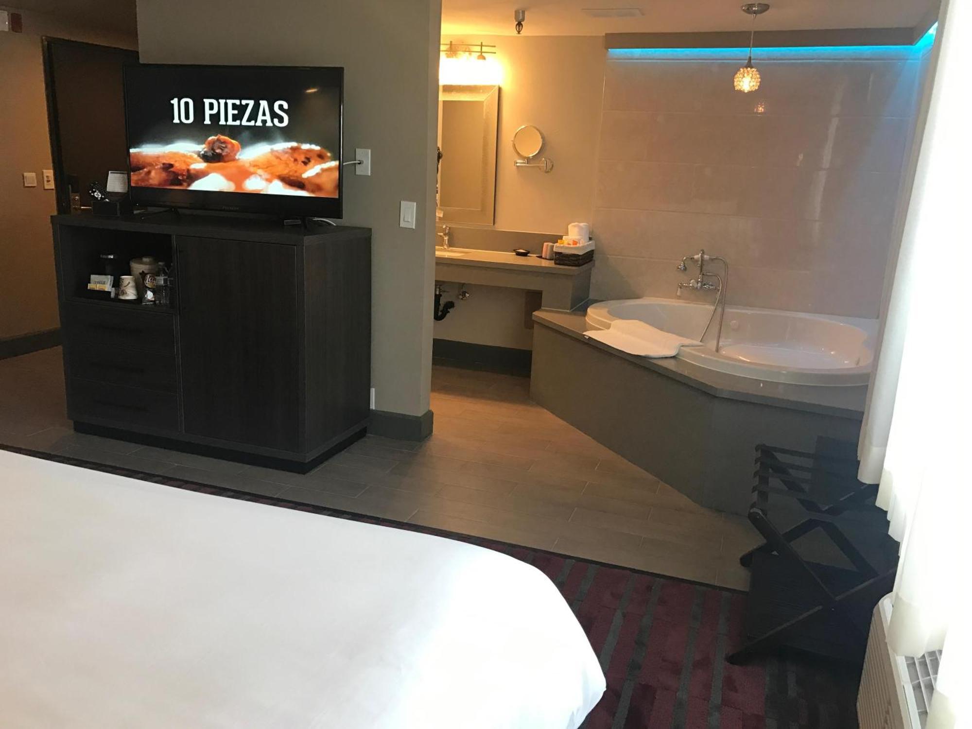 King Room with Spa Bath