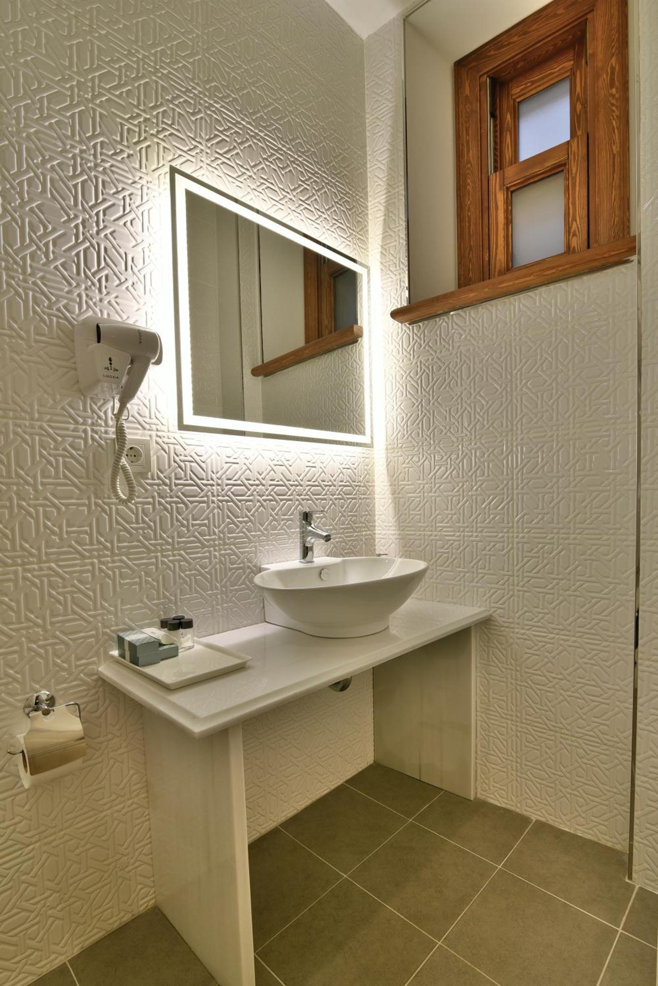 Executive Suite,507322968:JPEG