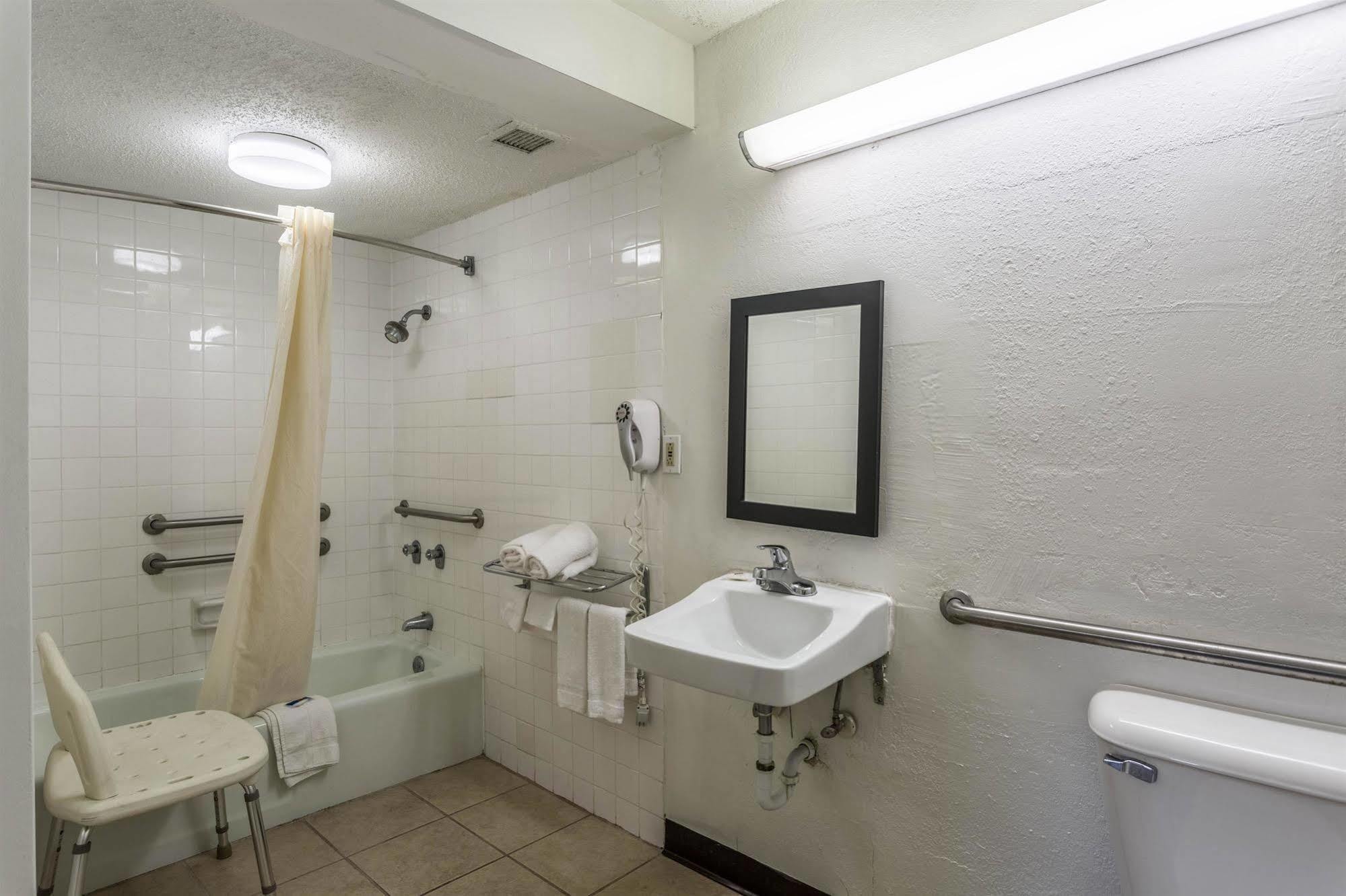 King Room - Disability Access - Smoking