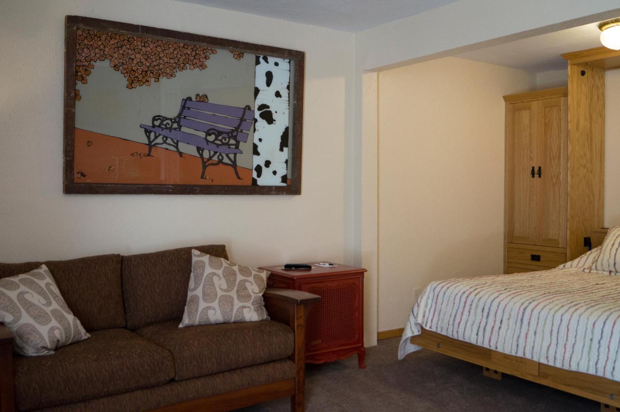 Queen Room,736407499:JPEG