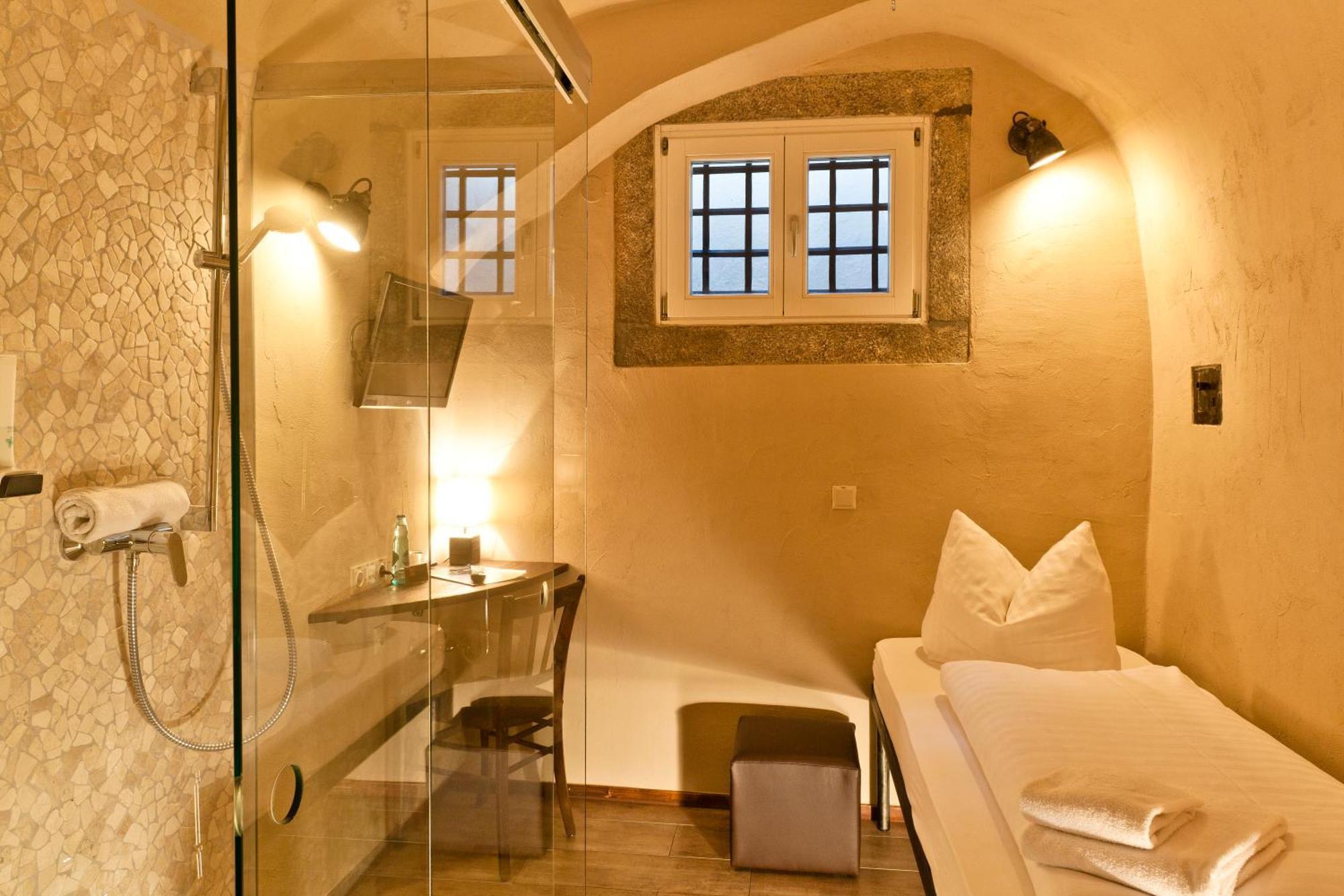 Single Room with Shower,713502901:JPEG