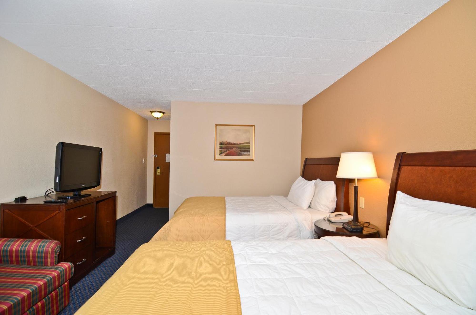 Deluxe Queen Room Two Queen Beds Non-Smoking,713859076:JPEG
