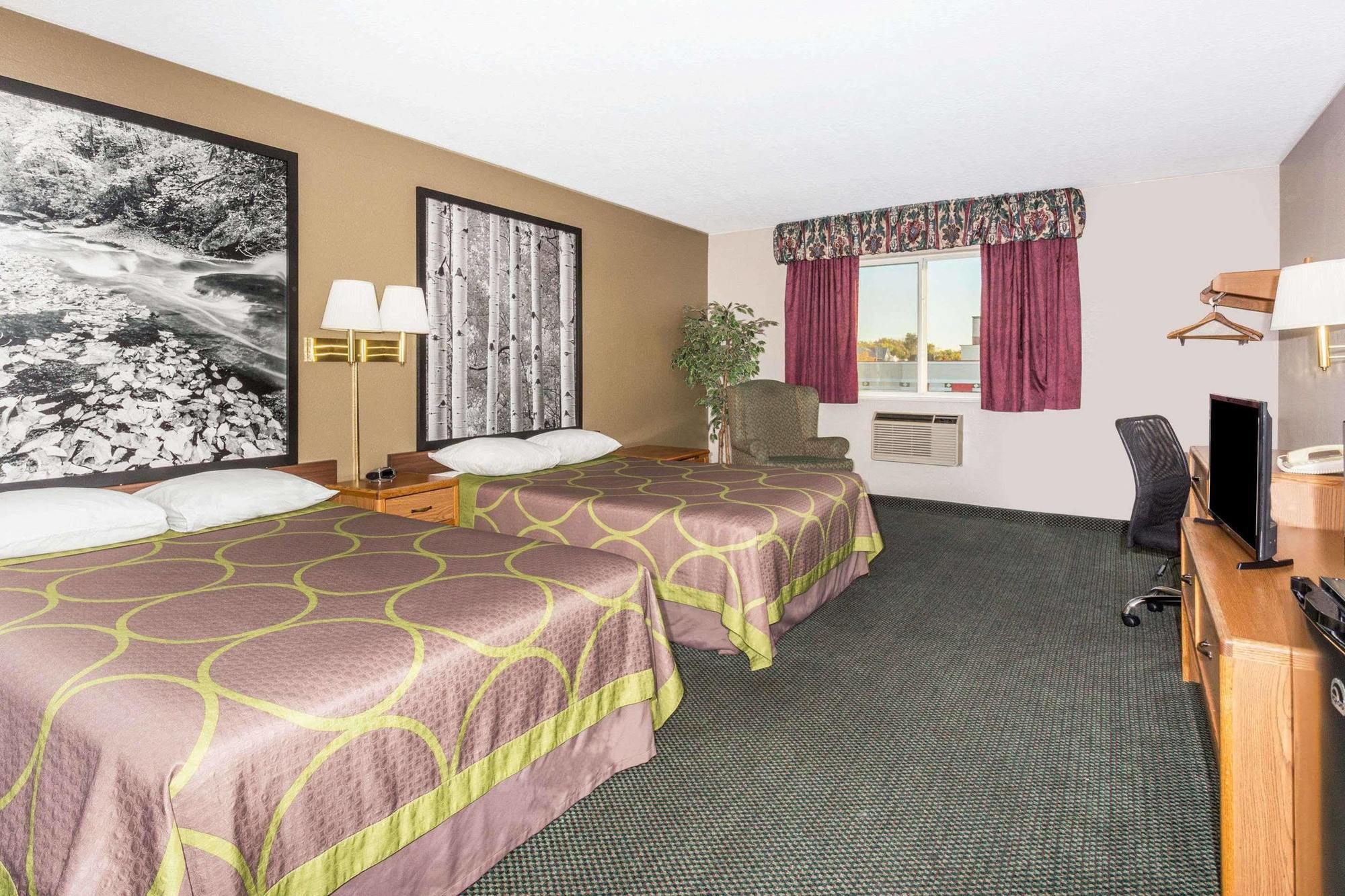 Queen Room with Two Queen Beds - Non-Smoking