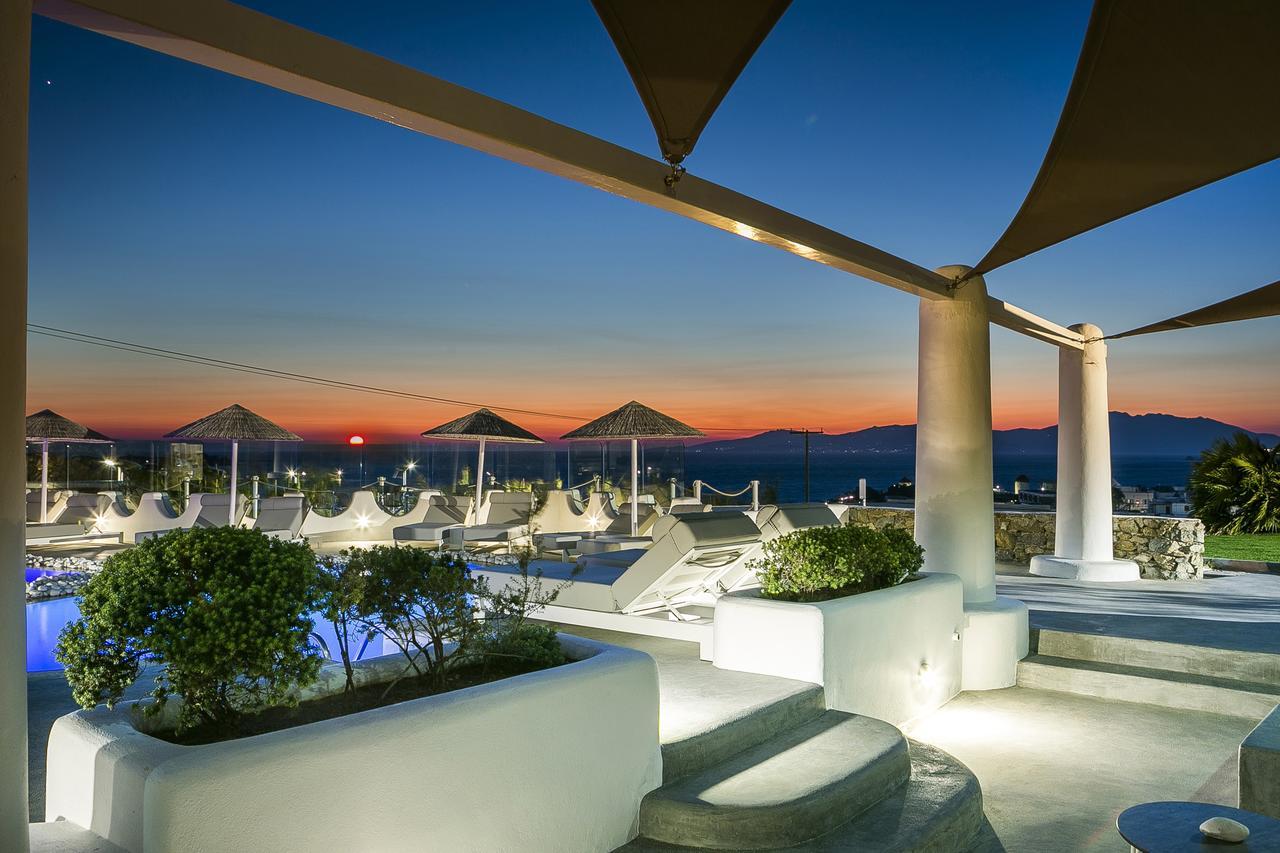 Quarto Triplo com Vista para a Piscina