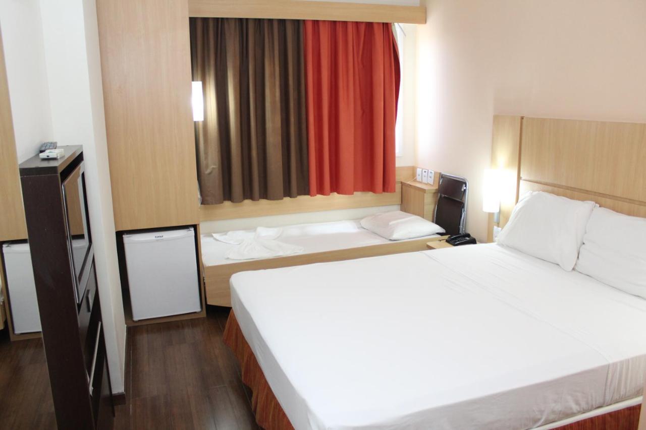 Quarto Duplo Standard com Cama Infantil