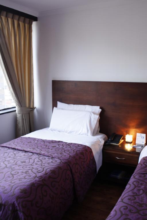 Quarto Executivo com 2 Camas de Solteiro