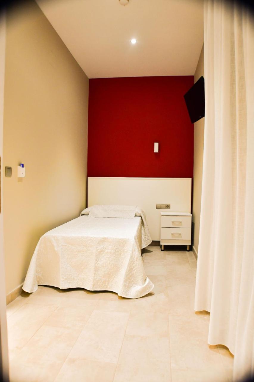 Single Room,725986825:JPEG