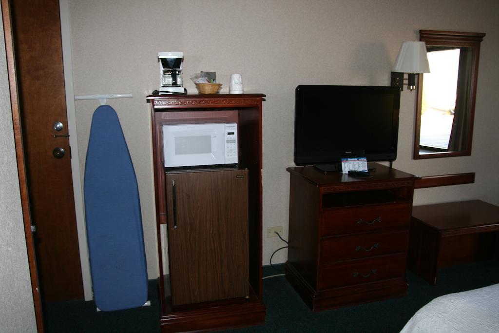 King Room with Jetted Tub - Non-Smoking