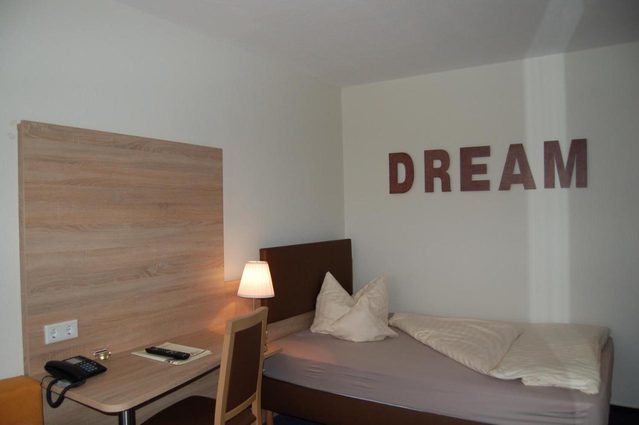 Doppel- oder Zweibettzimmer