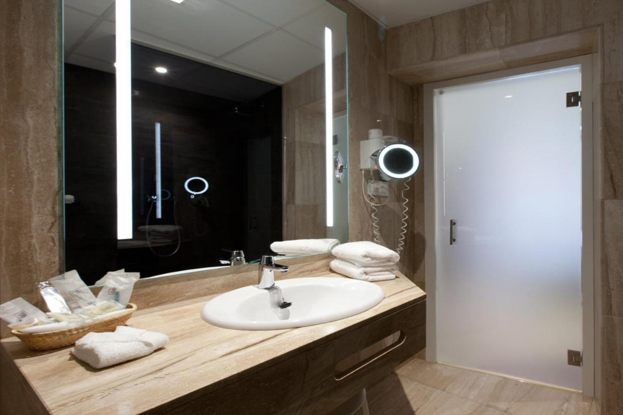 Triple Room with Puerta del Sol Views
