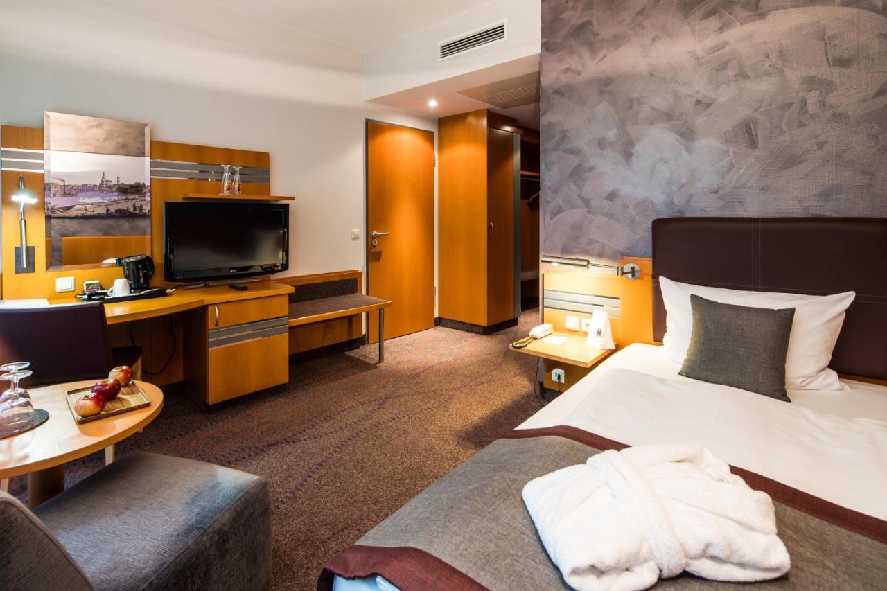 Accessible Room,744161956:JPEG