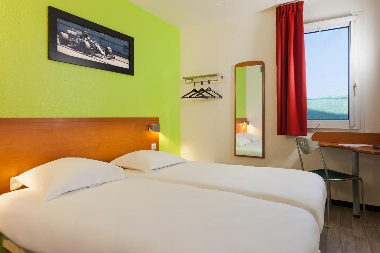 Chambre Lits Jumeaux avec Douche Commune