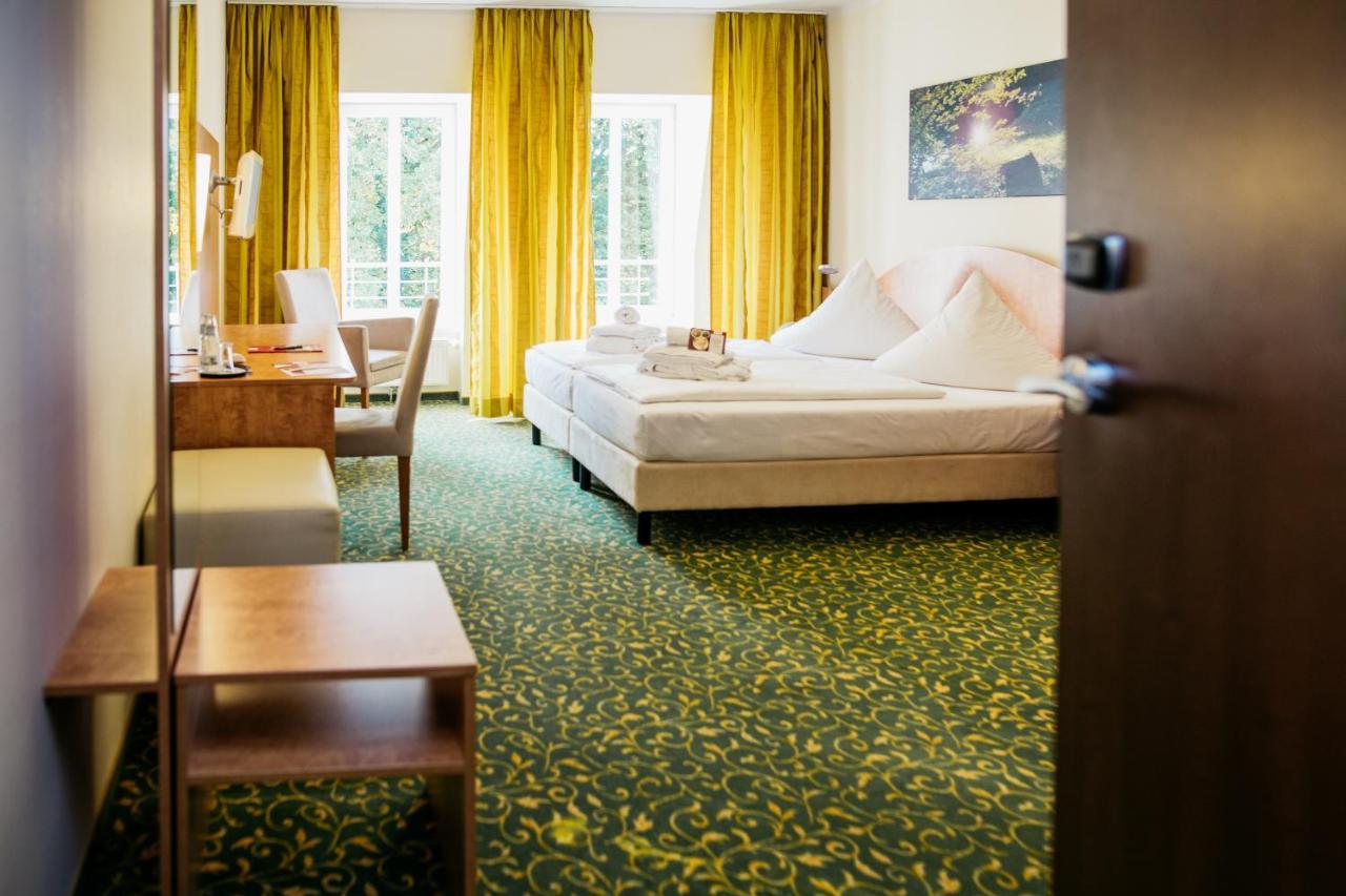Doppelzimmer mit Gartenblick