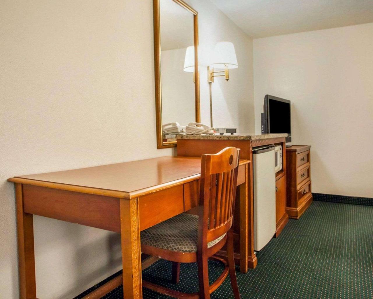 Queen Room - Non-Smoking