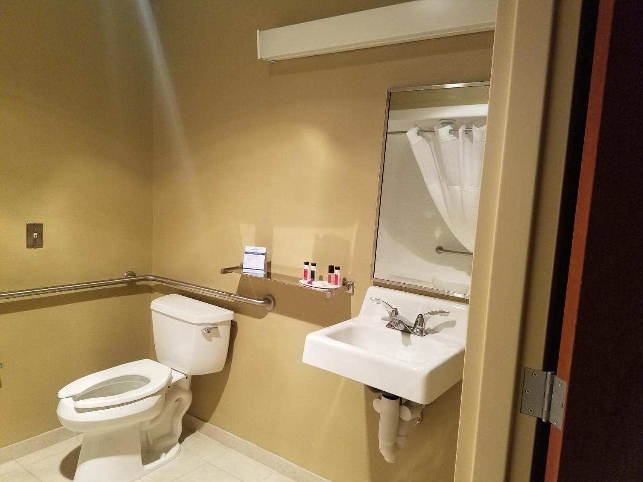 Deluxe Queen Room with Two Queen Beds - Disability Access - Non-Smoking