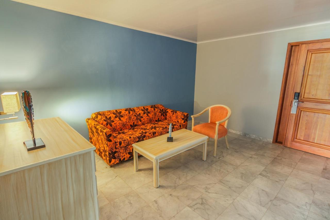 Quarto com Cama de Casal ou 2 de Solteiro e Vista do Mar
