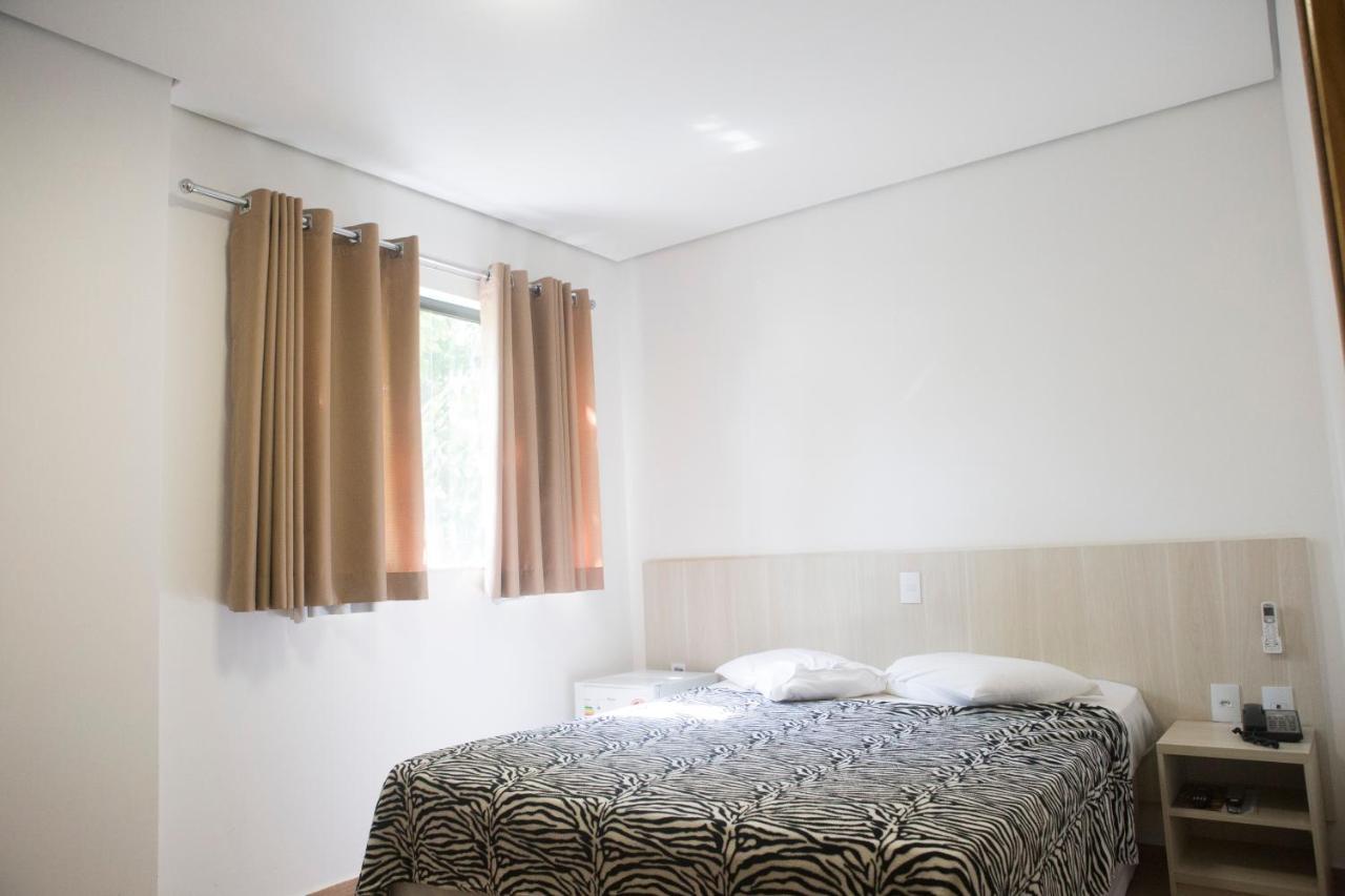 Quarto com Cama de Casal - Anexo