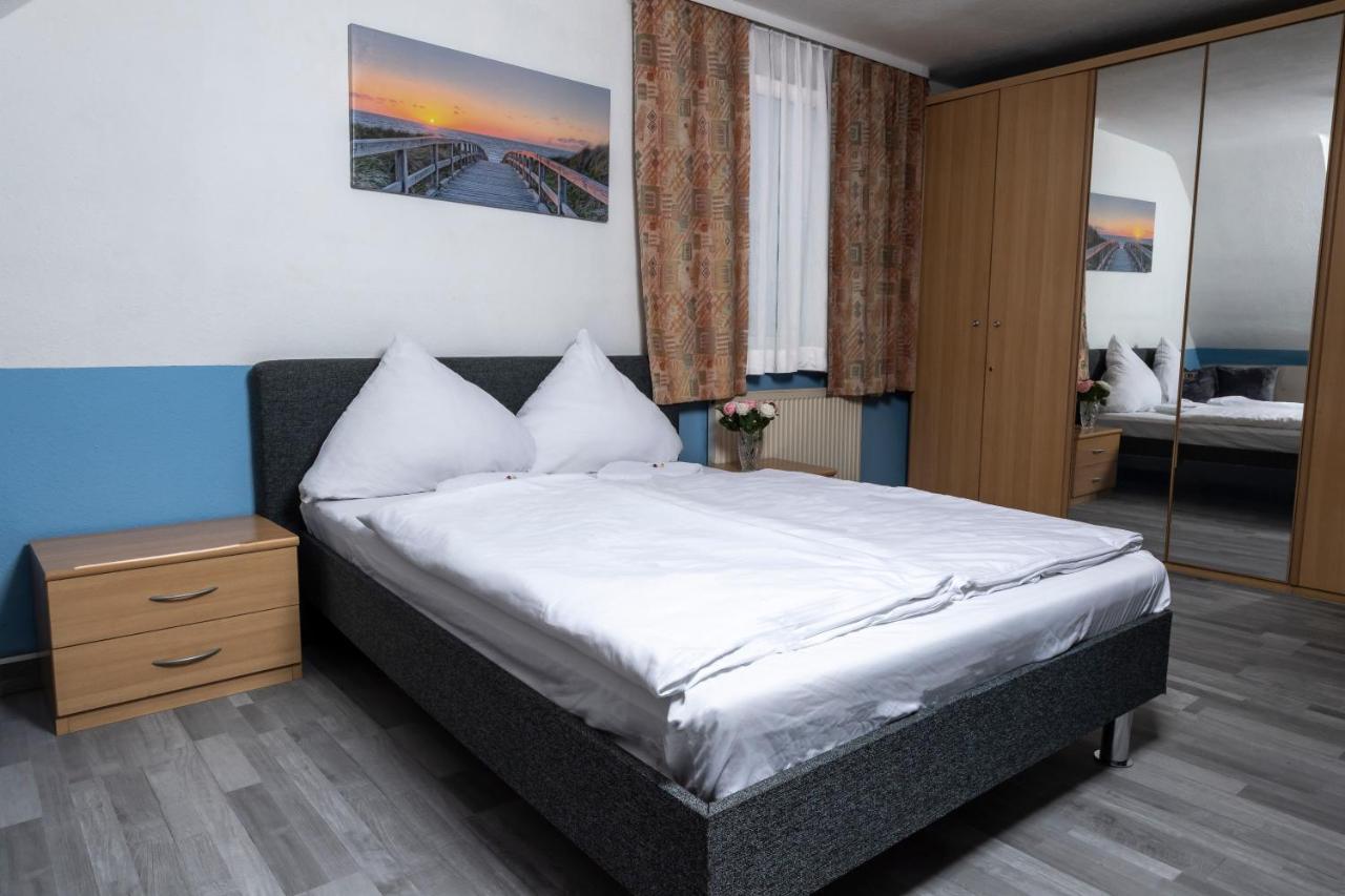 Dreibettzimmer mit Gemeinschaftsbad