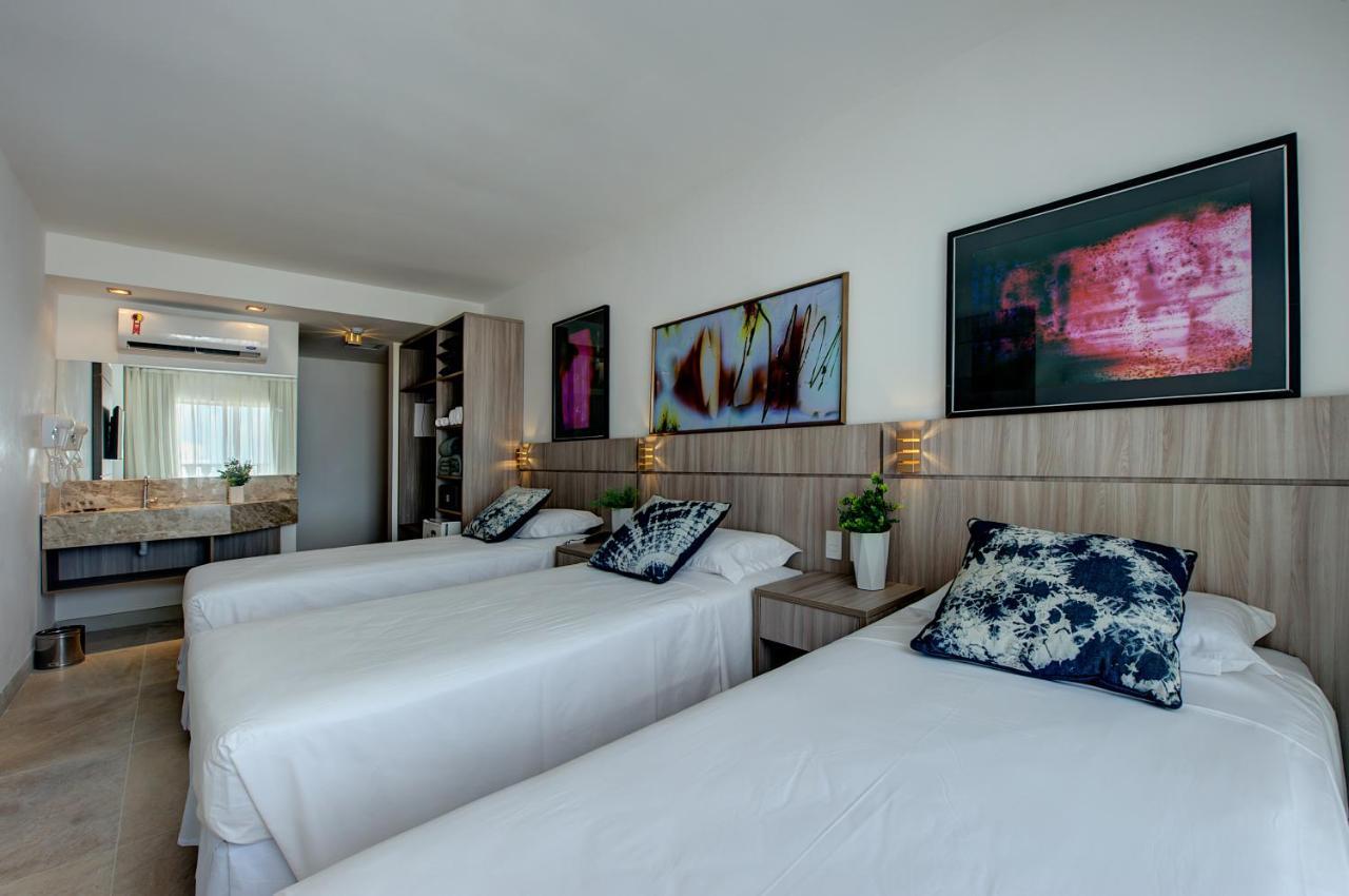 Quarto Triplo com Camas Individuais e Vista Mar