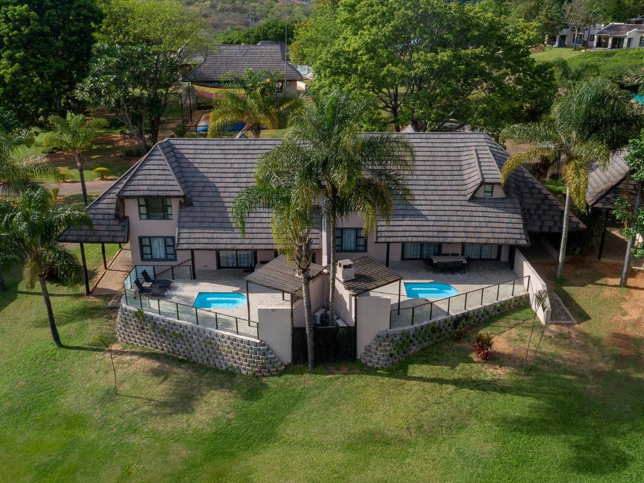 Four Bedroom Luxury Chalet with splash pool