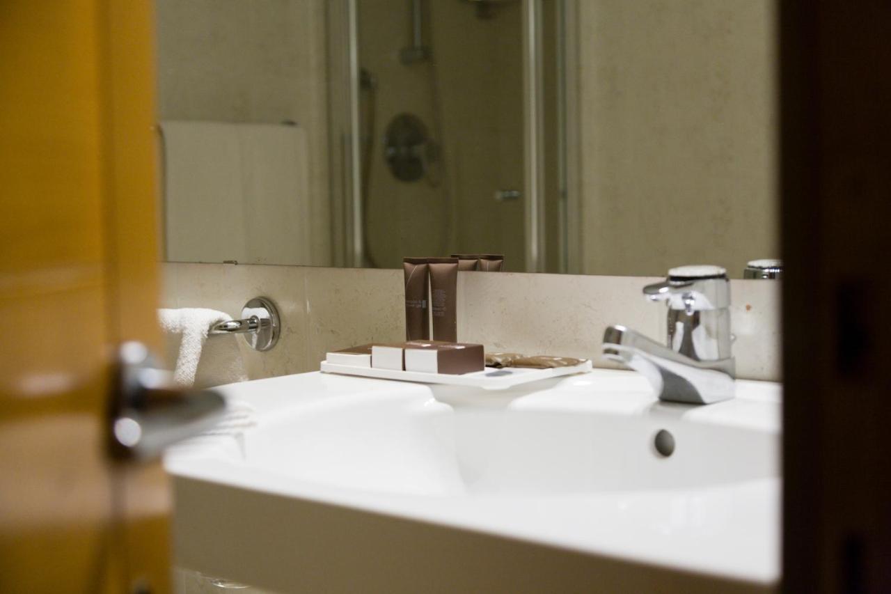 Family Room,1216174006:JPEG
