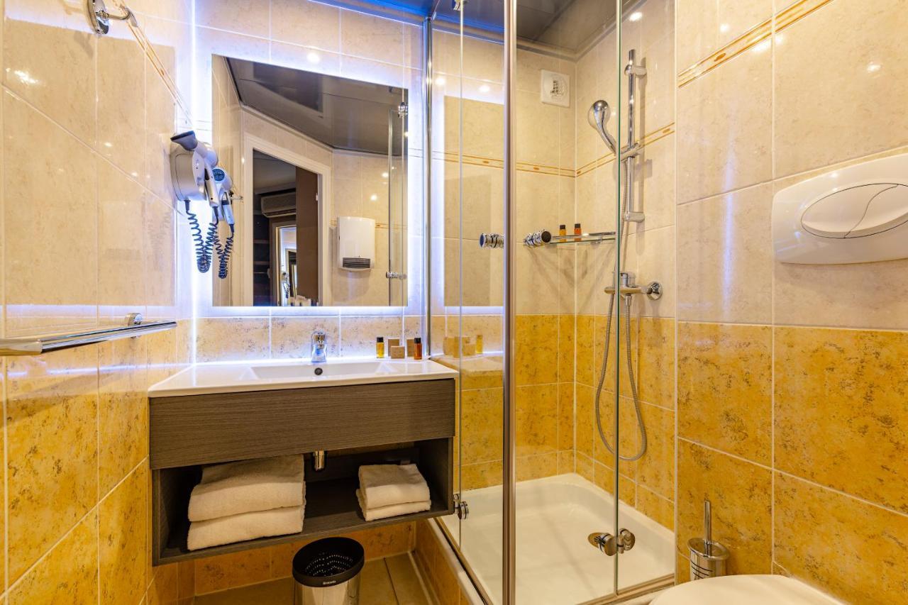 Small Double Room - Access to swimming pool/fitness included,984198613:JPEG