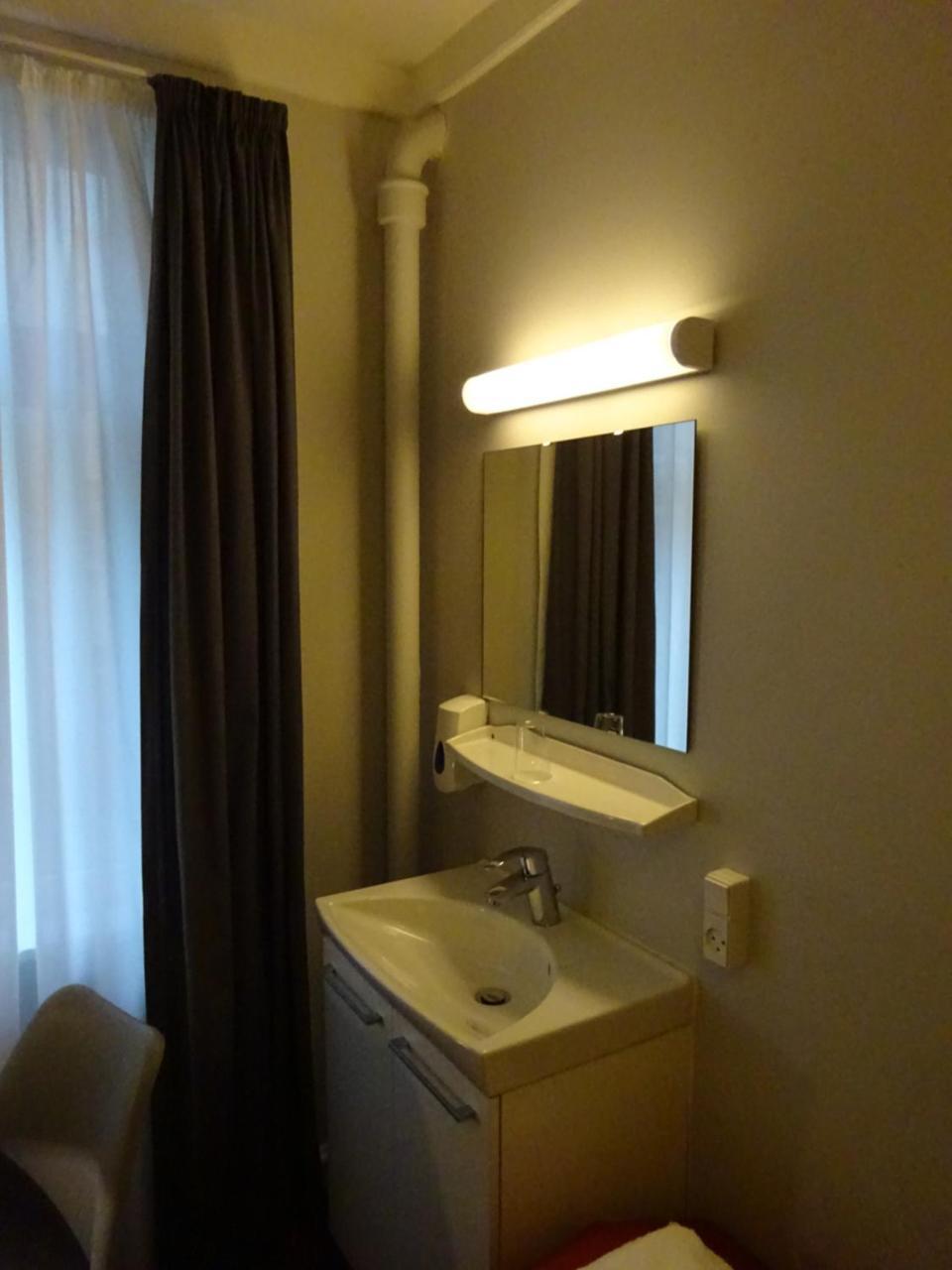 Habitación Individual Económica con baño compartido