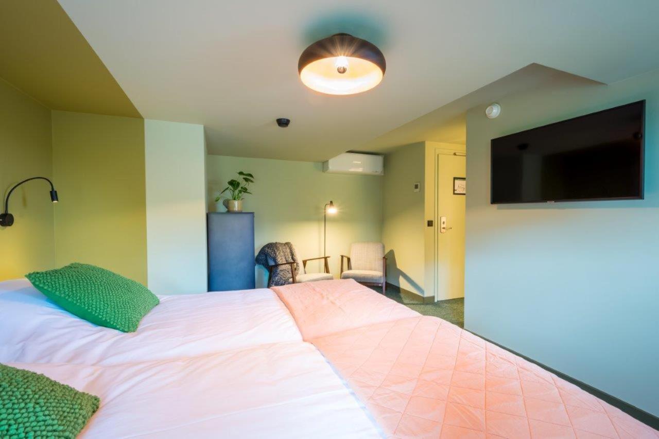 Kleine Tweepersoonskamer met 2 Aparte Bedden