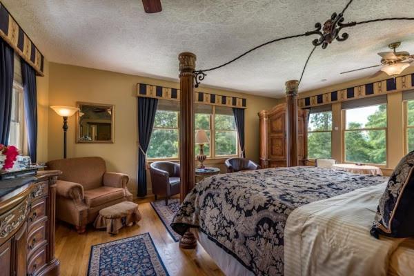 King Room with Spa Bath