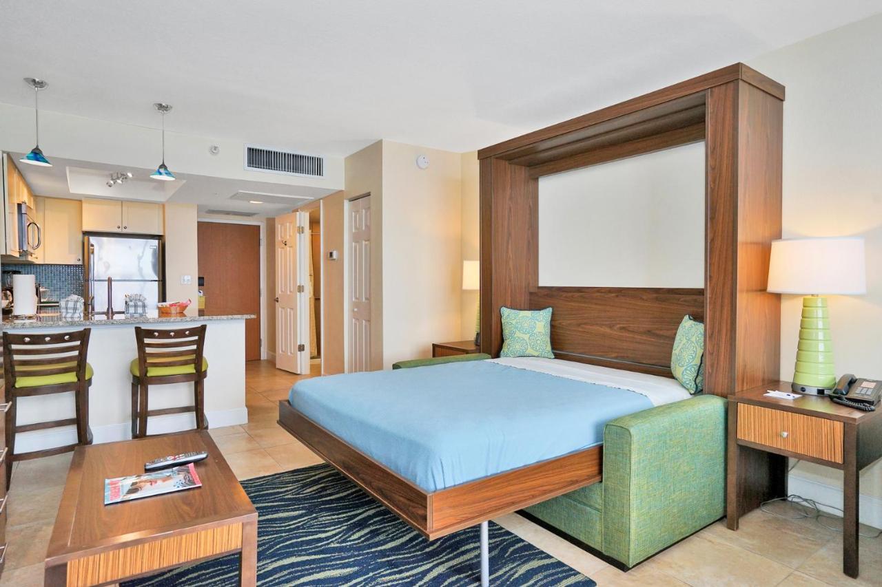 1 Queen Bed, Ocean View