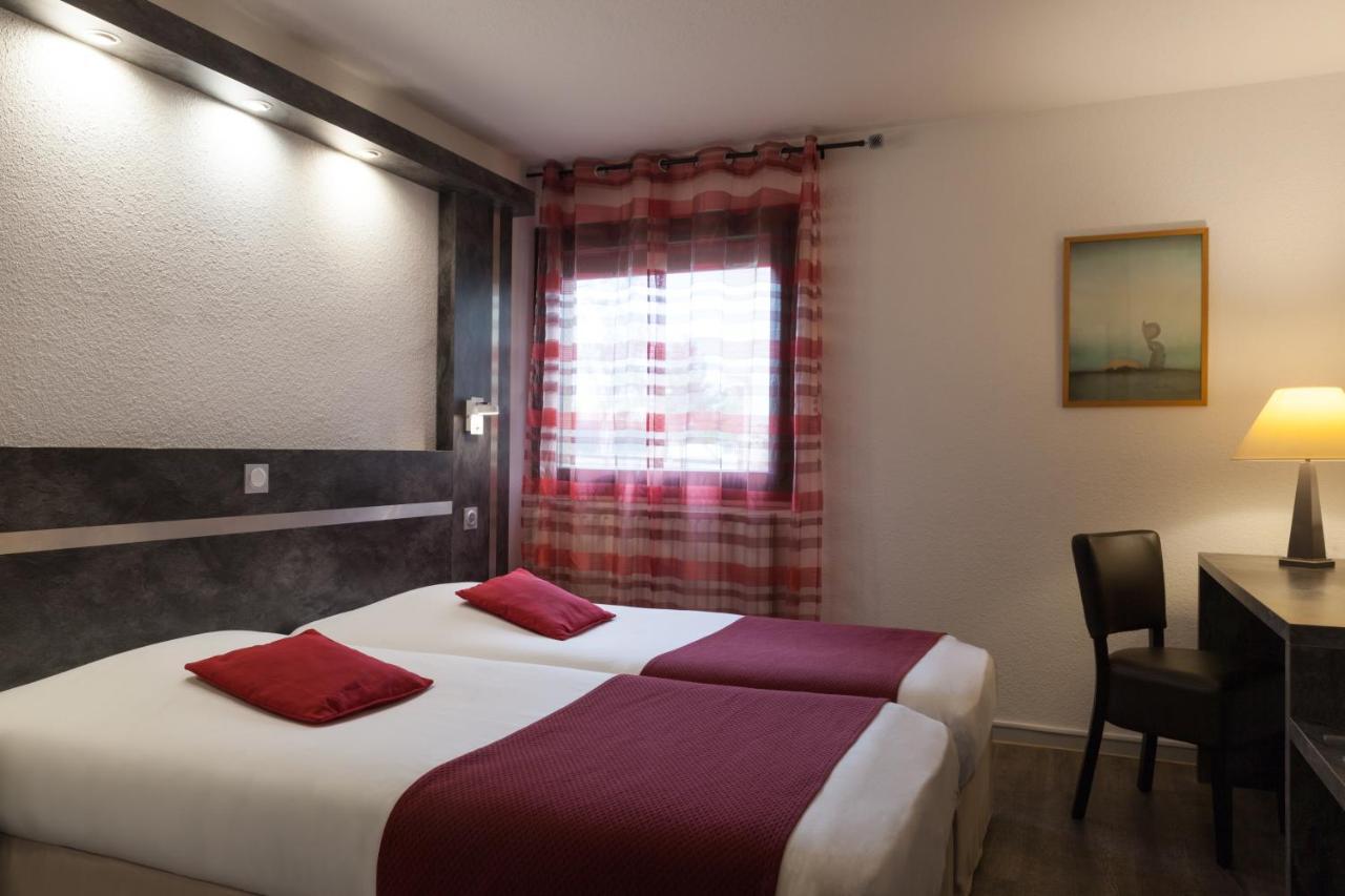 Triple Room (2 Single Beds + Sofa Bed 1 Person)