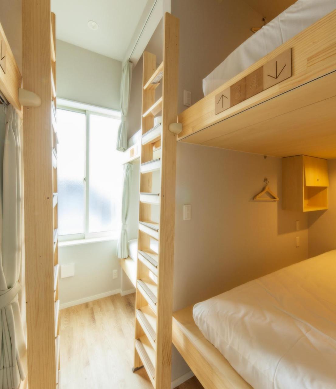 Cama individual en habitación compartida