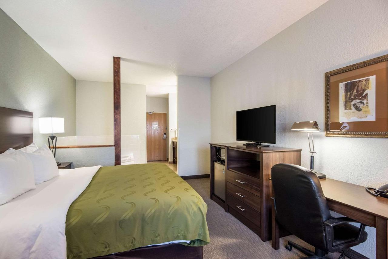 Standard King Room - Non-Smoking