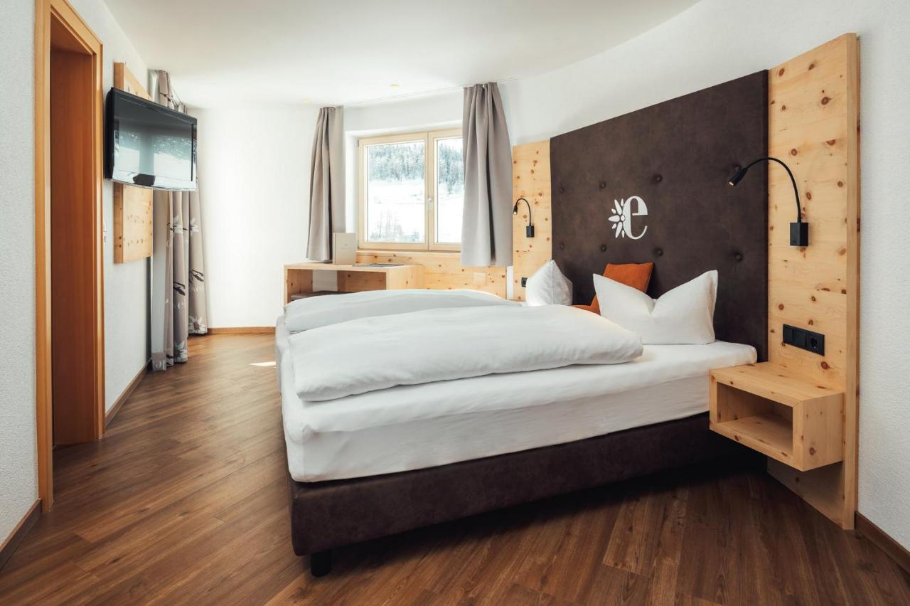 Doppelzimmer mit Balkon