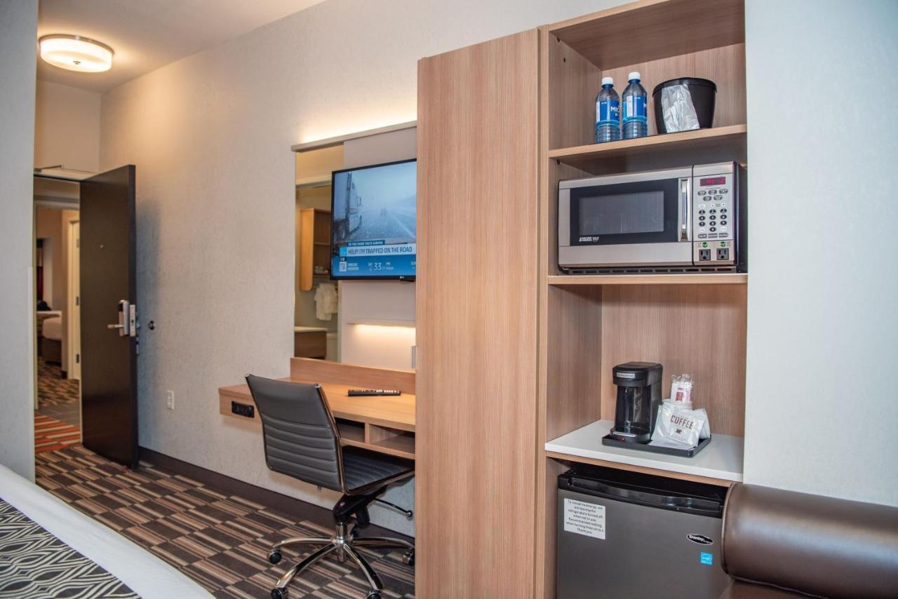 Queen Studio Suite - Accessible/Non-Smoking