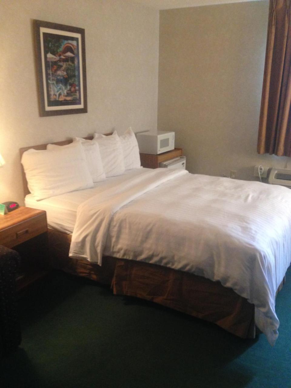 Standard Queen Room