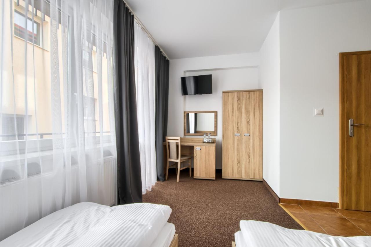 Tweepersoonskamer met 2 Aparte Bedden en Balkon