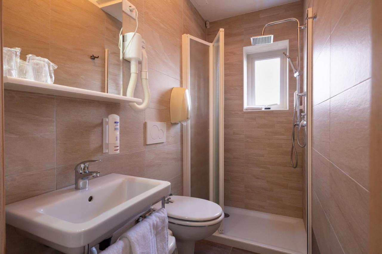 Doppelzimmer mit Balkon