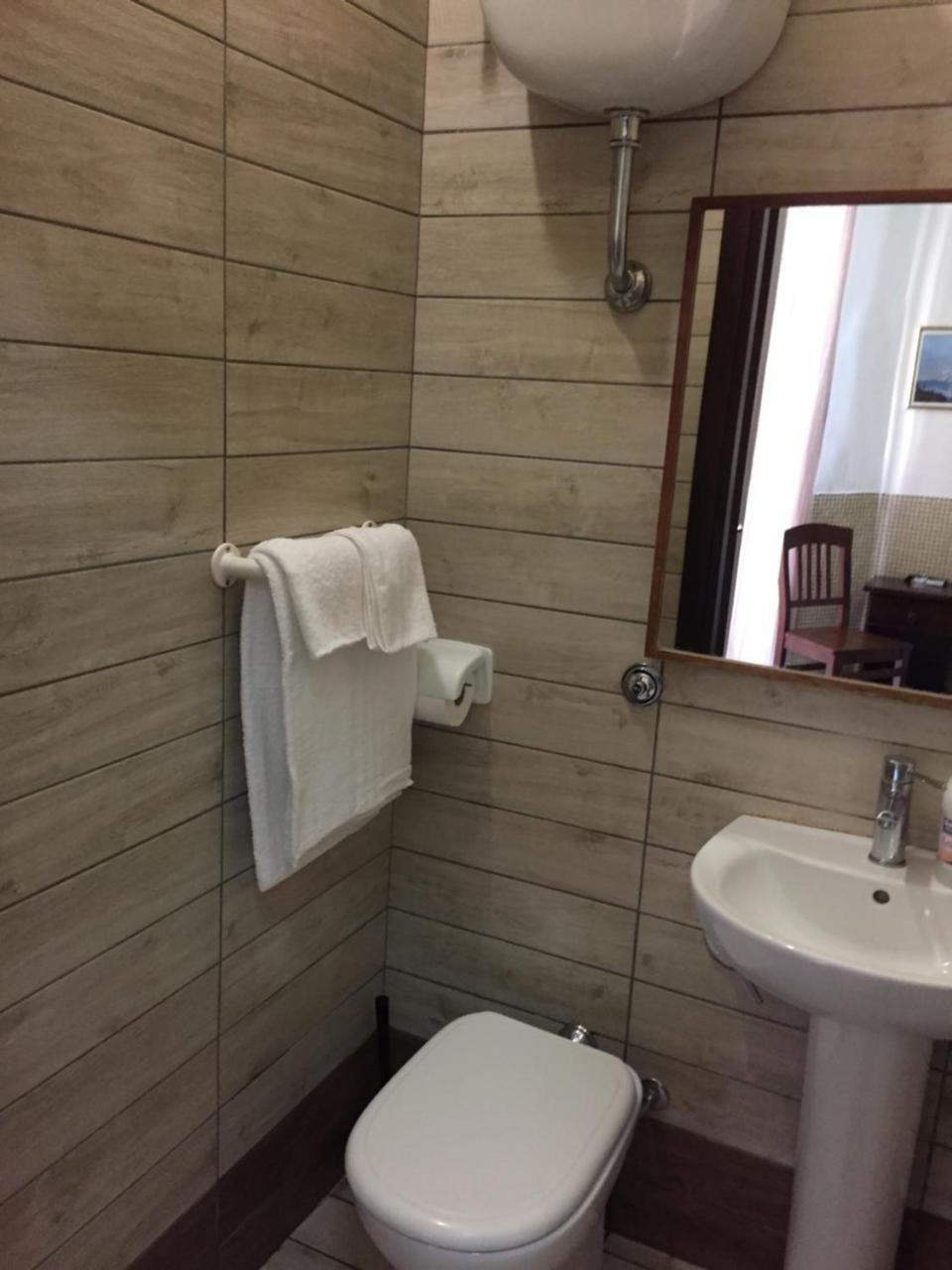 Camera Singola con Bagno Privato