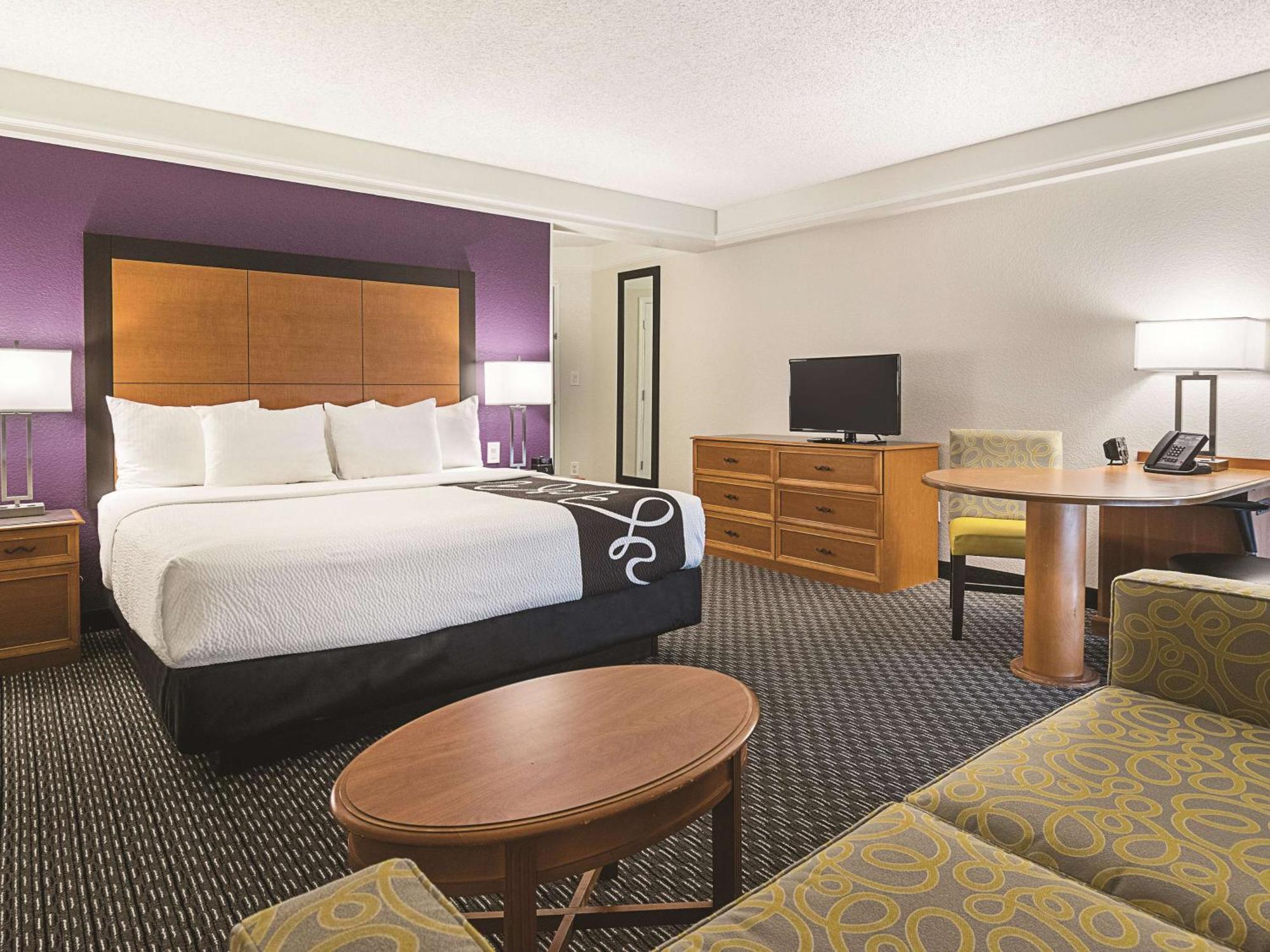 King Suite with Sofa Bed - Non-Smoking