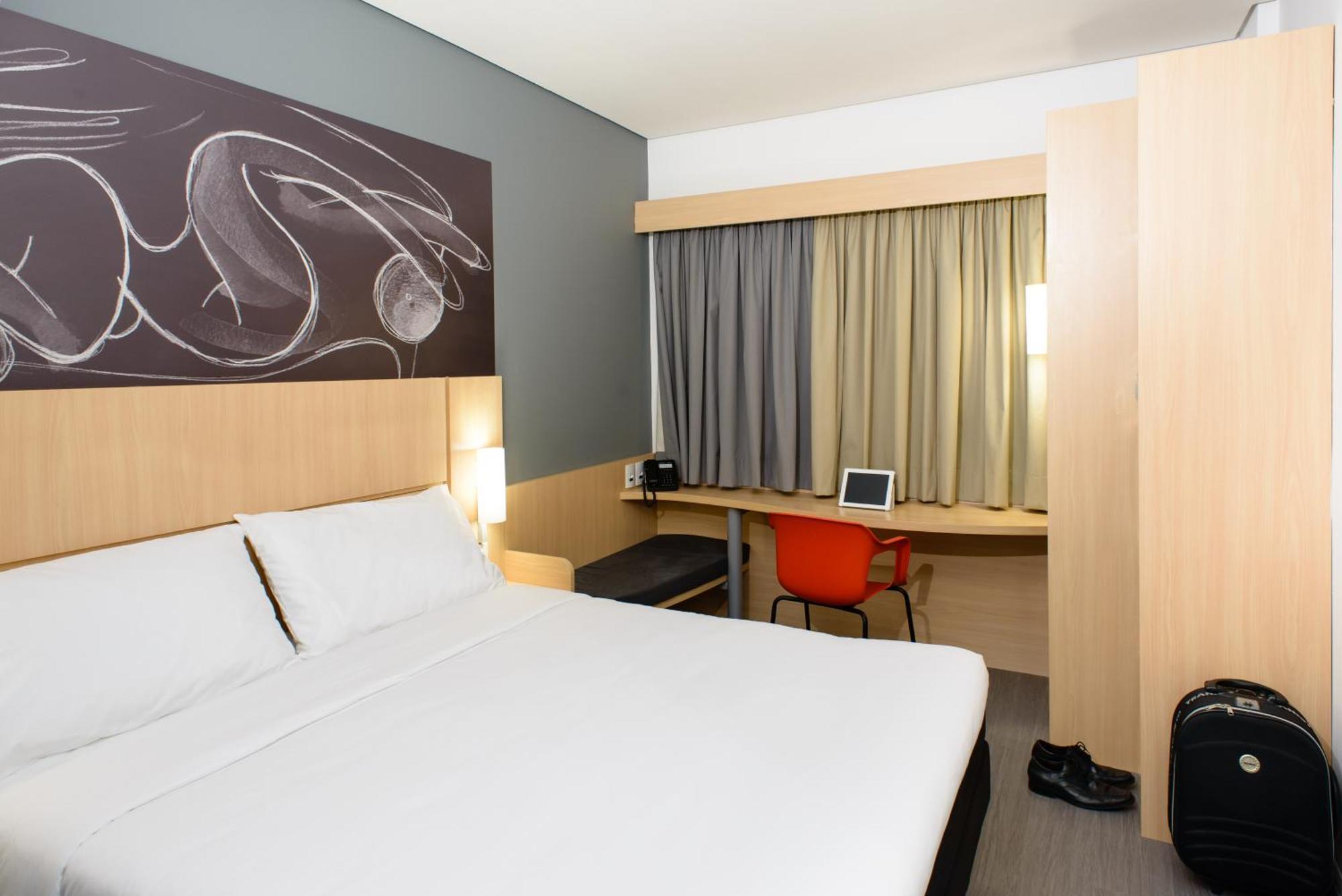 Quarto Standard com 1 Cama de Casal e 1 de Solteiro