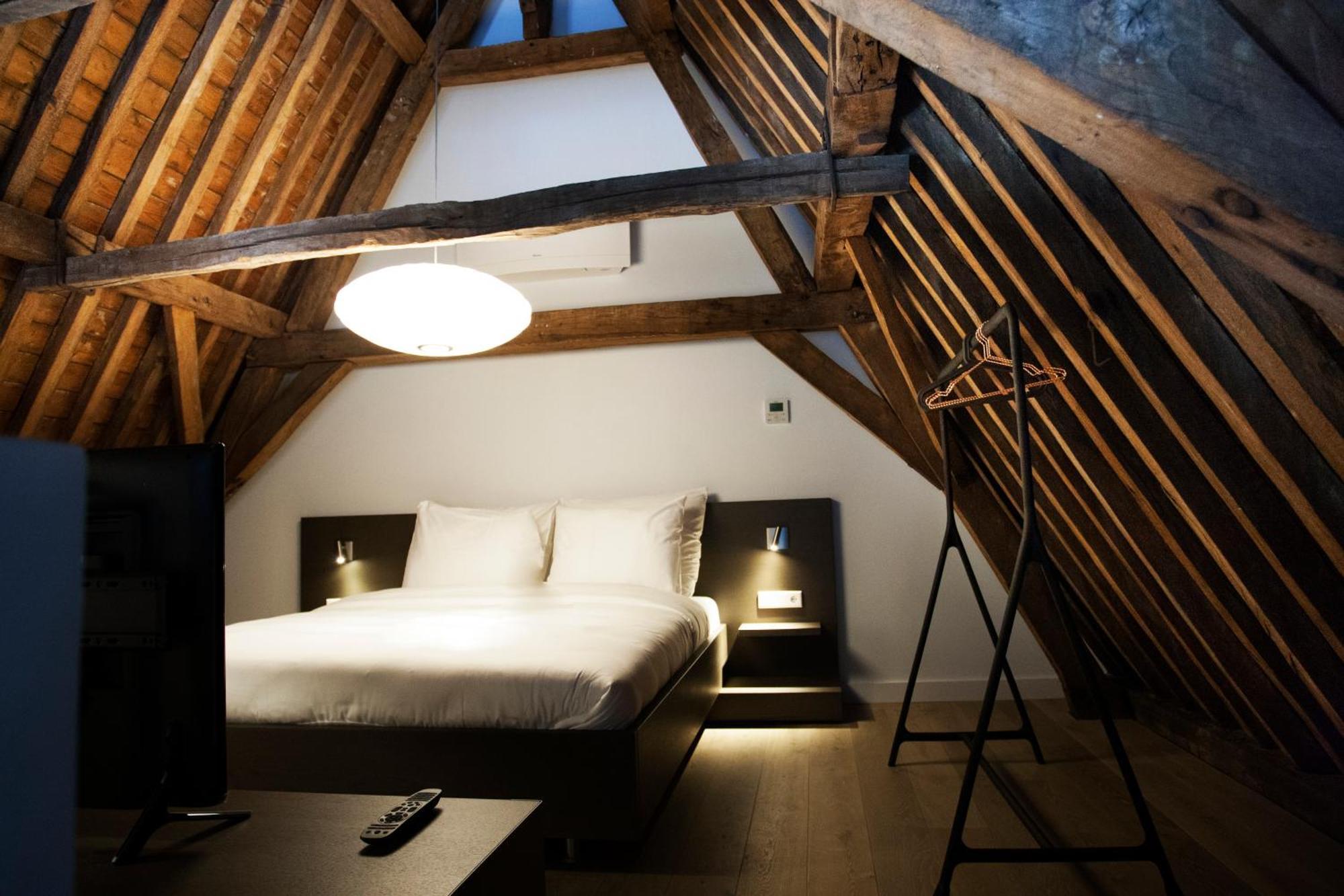 Suite,774054772:JPEG