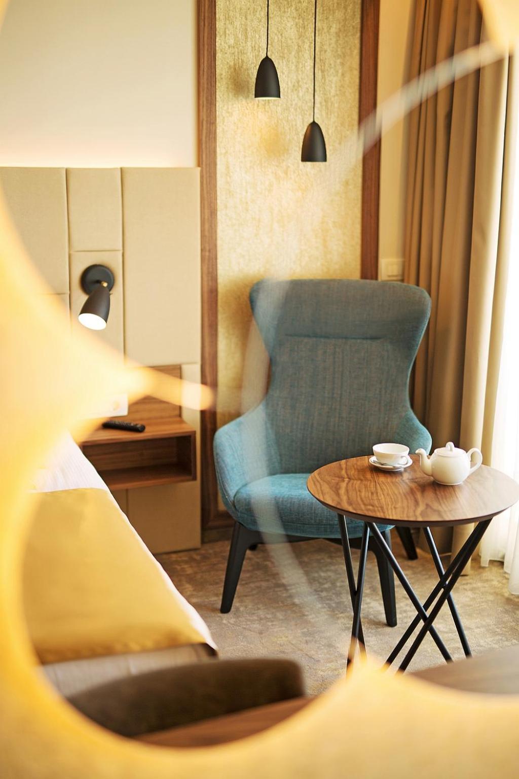 Deluxe Einzelzimmer mit Balkon und Seeblick