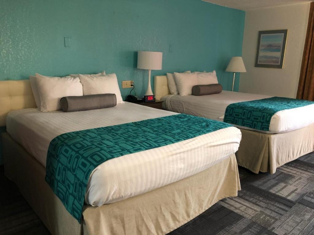 Queen Room with Two Queen Beds - Non-Smoking