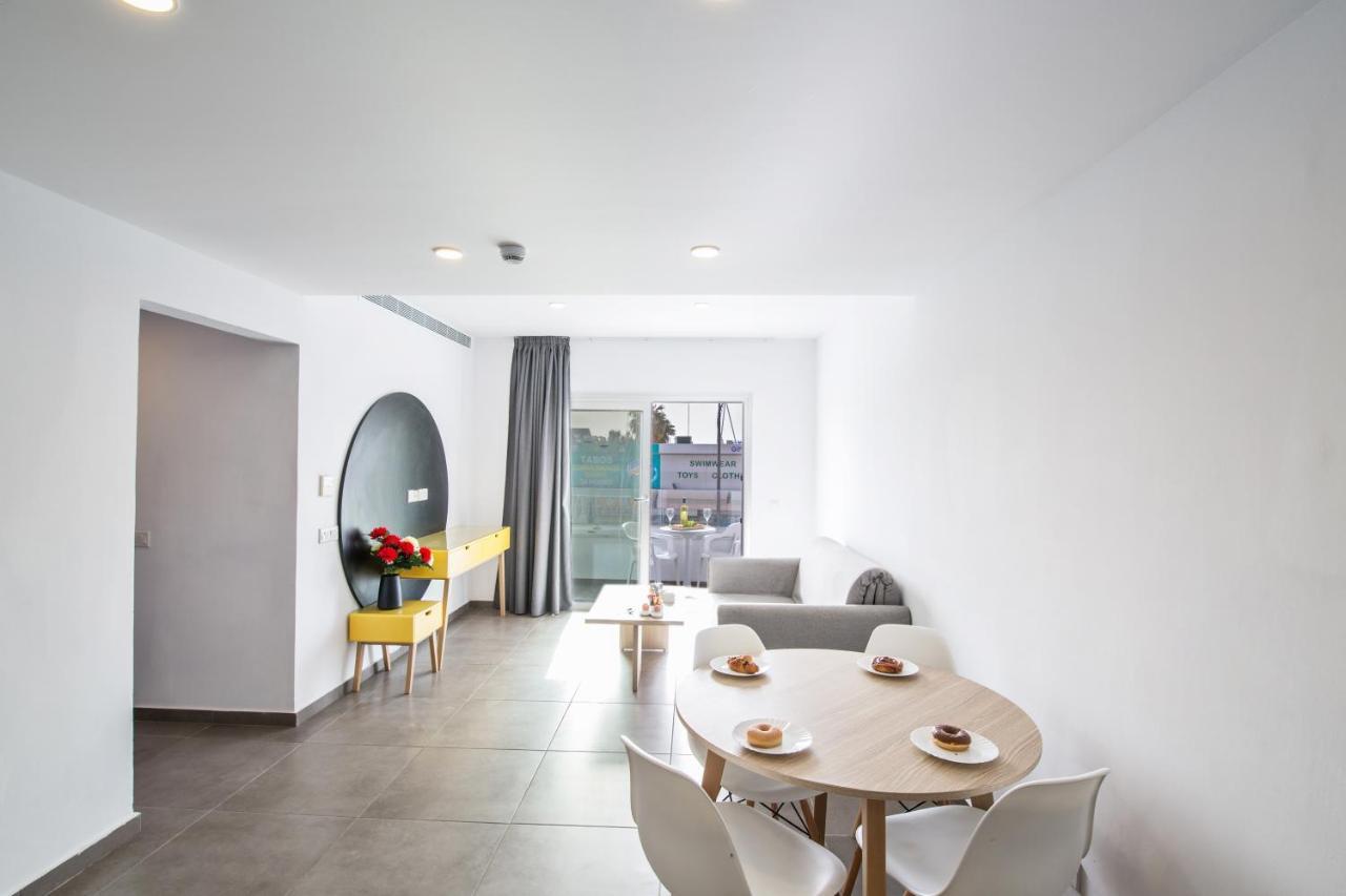 Two-Bedroom Apartment,1275001000:JPEG
